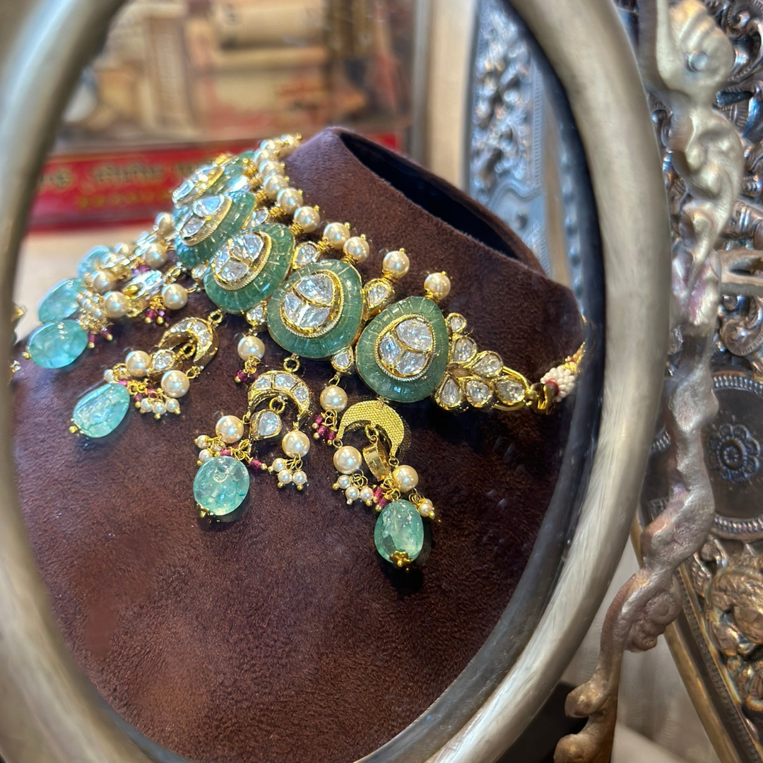 18kt Gold Polki Necklace with Emerald Accents